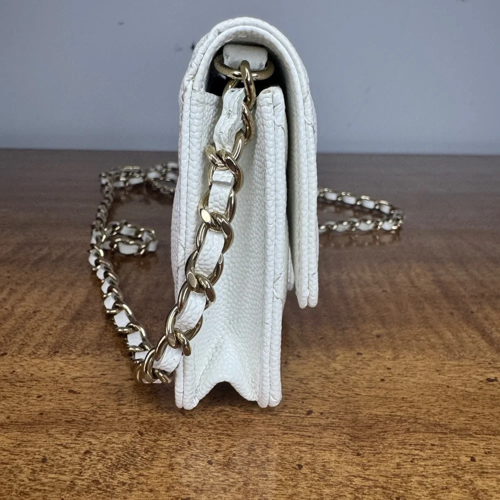 CHANEL White Caviar Leather cardholder on chain - Picture 2 of 15